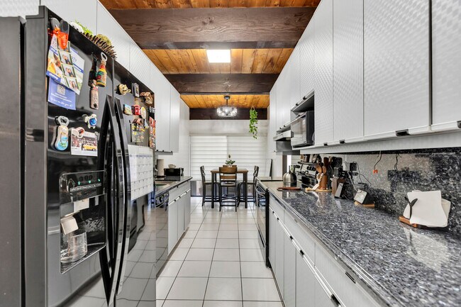 Photo - 720 E Coco Plum Cir