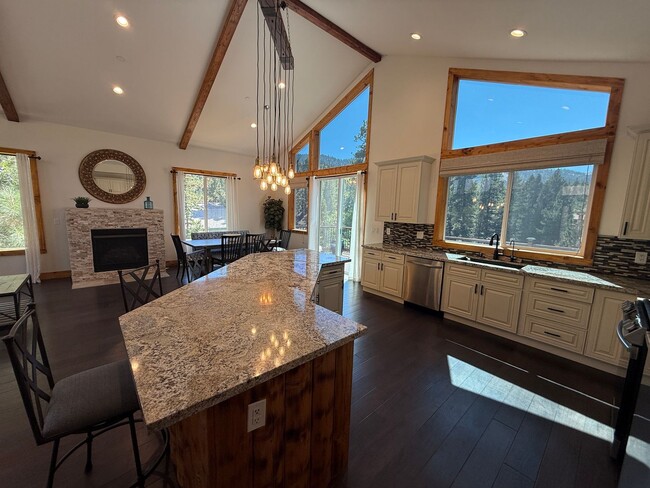 Photo - Stunning 4-Bedroom Home with Amazing Views...