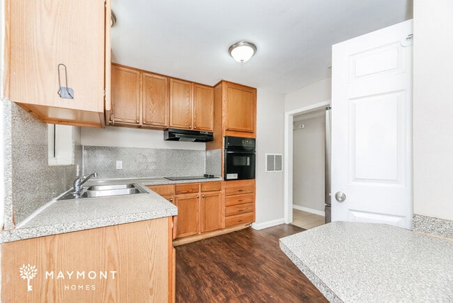 Photo - 5828 Wiltshire St