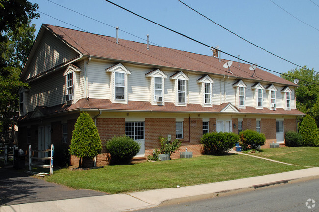 Meadowbrook Apartments - Meadowbrook Apartments