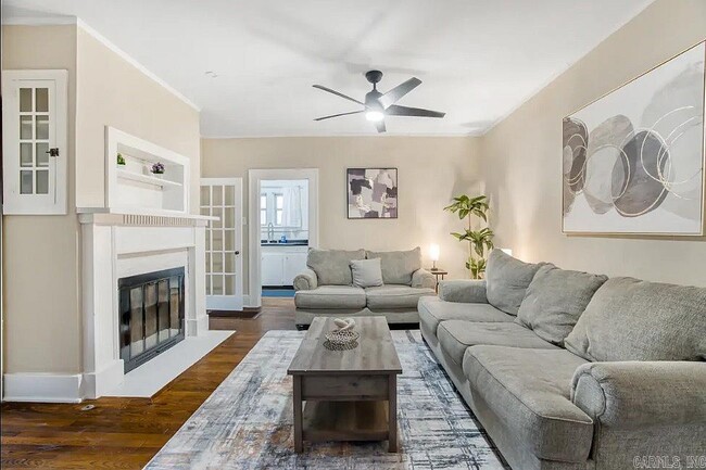 4815 Lee Ave