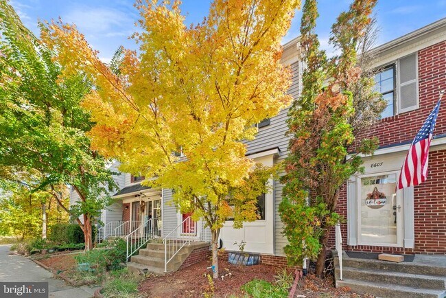 Photo - 8605 Western Oak Dr