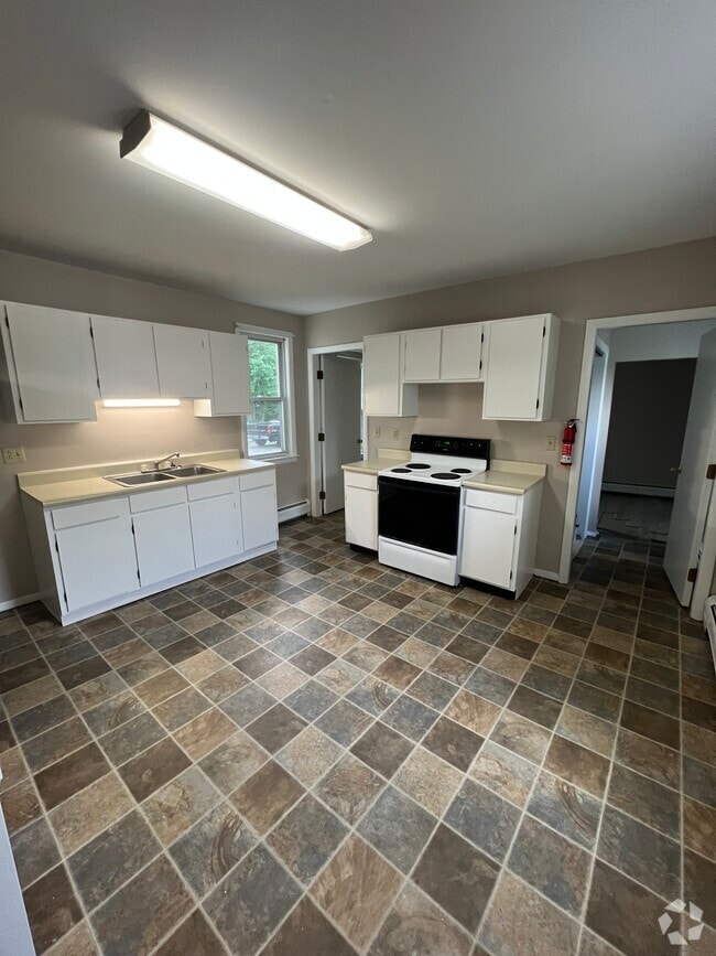 Building Photo - 113 Cross St Rental