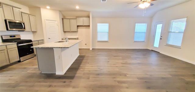 Photo - 808 Marigold St