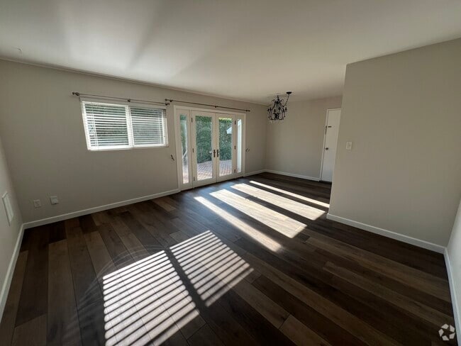 Building Photo - 392 Redwood Ave Rental