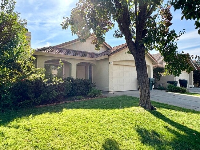 Photo - Beautiful 3 Bedroom 2 Bathroom Single Stor...