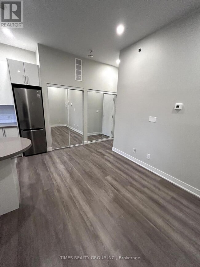 Photo - 728 Queen St E Unité 5