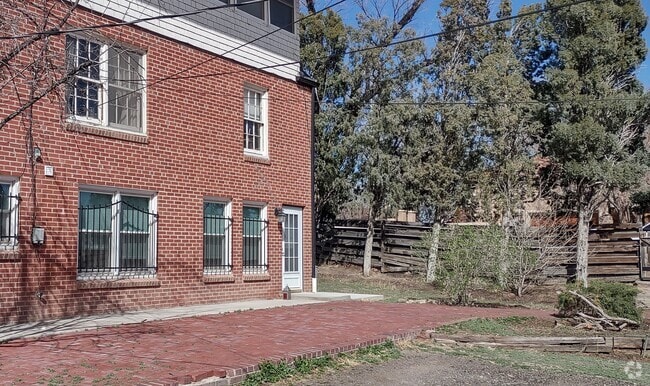 Building Photo - 700 W 17th St Unit # 1 Rental