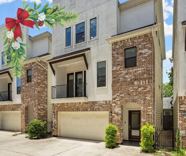 Building Photo - 742 W 24th St