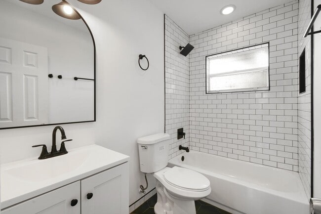 Photo - 1600 Center St