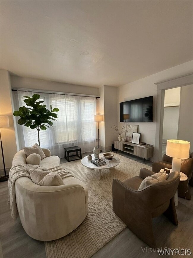 Photo - 61 Baxter St