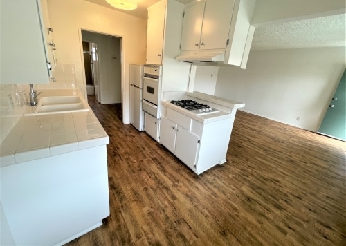 Photo - 1439 Saltair Ave