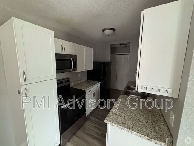 Building Photo - 3101 SW Macvicar Ave Unit Apt 308A