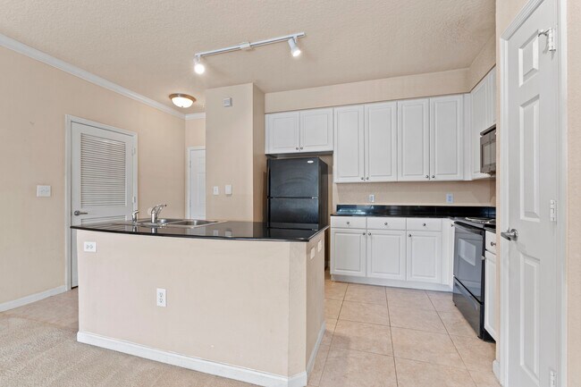 Photo - 8539 Gate Pky W Unit 930