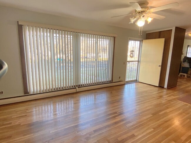 Photo - 1092 Forbes St