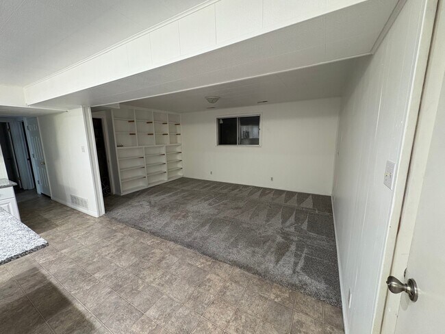 529 W 1600 S Unit Downstairs