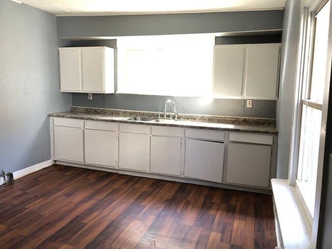 Photo - 5 BED 2 BATH SINGLE FAMILY HOME IN DETROIT-SHOREWAY NEIGHBORHOOD!