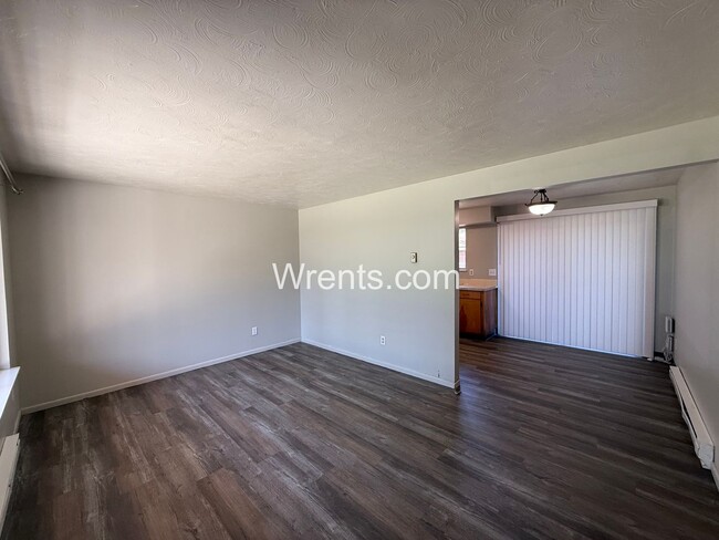 2909-2911 E Rockwell