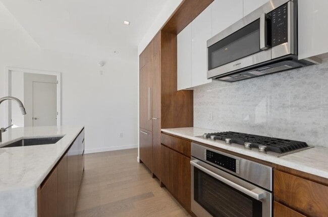 Photo - 75 Park Ln S Unit 606