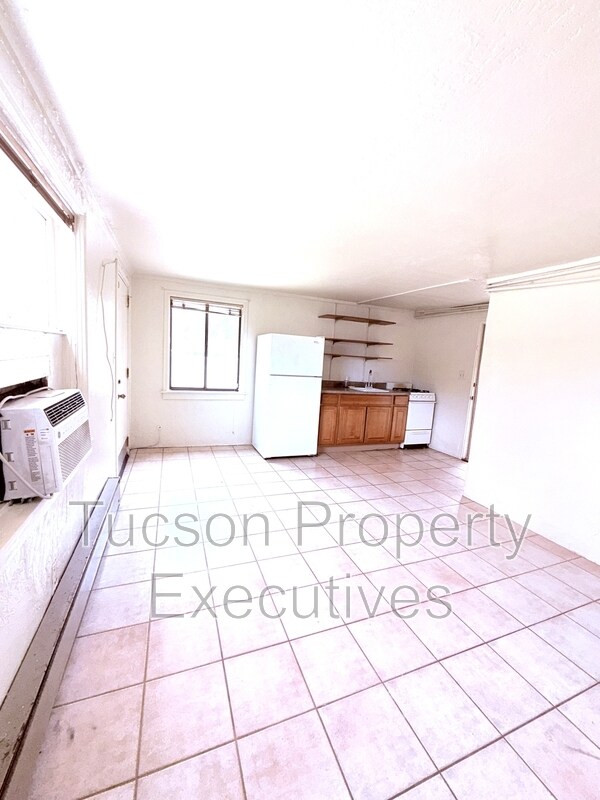 1233 E Mabel St