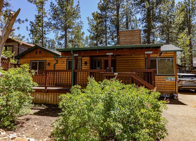 Building Photo - Comfy Getaway on Temple Ln.