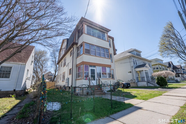 Photo - 47-49-49 Roxbury St Unit 3rd Floor