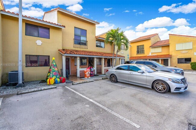 Photo - 2740 W 63rd St Unidad 206