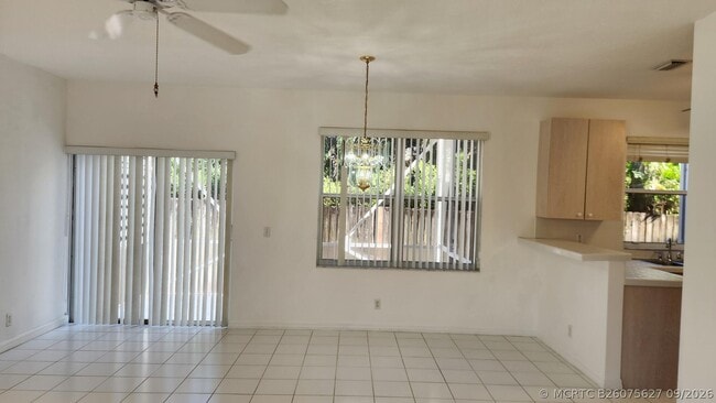 271 Live Oak Ln