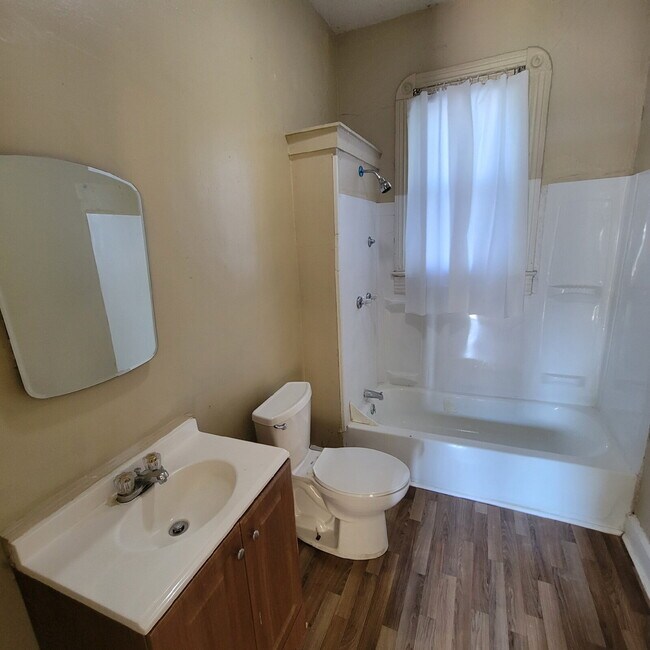Near West 2BR House w/Central Air! Near IUPUI!