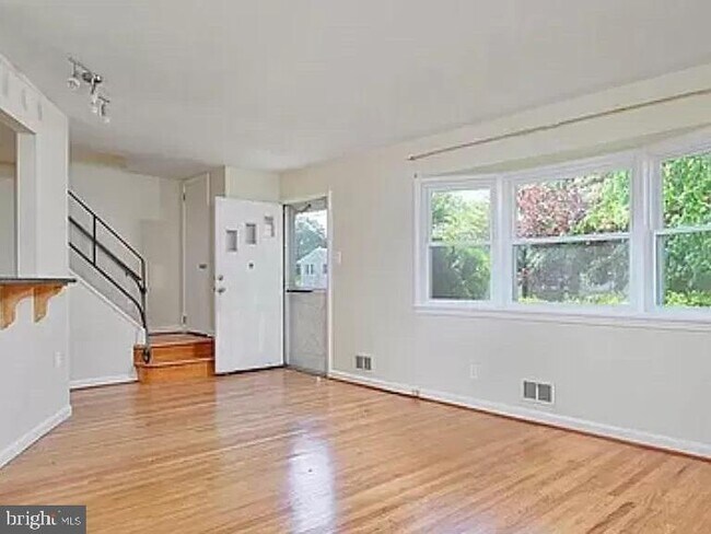 Photo - 207 Cornell Rd