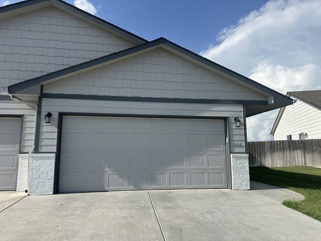Building Photo - 464 S Longbranch Dr Rental