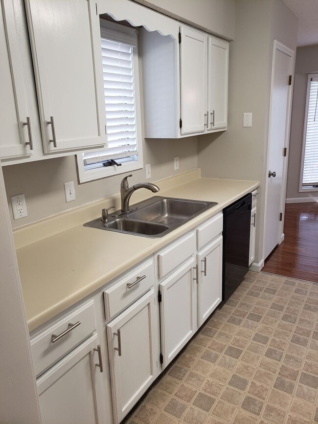 Photo - Great South East Location....E. Sunshine & Oak Grove Area