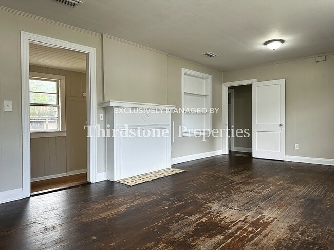 Photo - 562 W 49th St