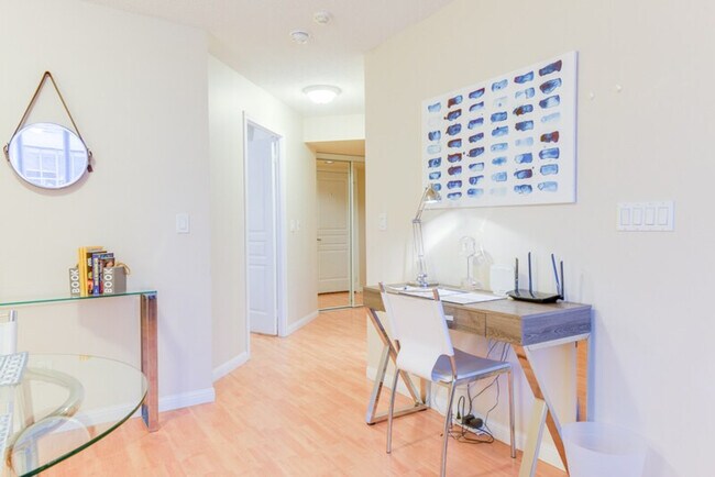 Photo - 205 Queen St W Unit ID1034872P