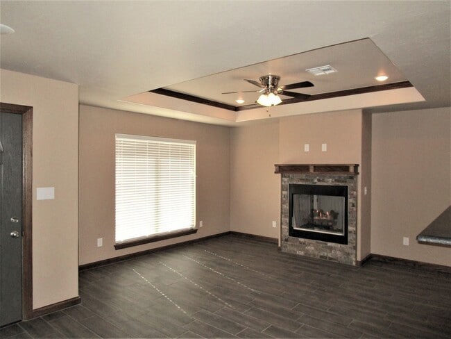 Photo - Like New! 3 bedroom 2 bath 2 car garage!