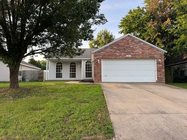 Building Photo - ***1502 Cresent***