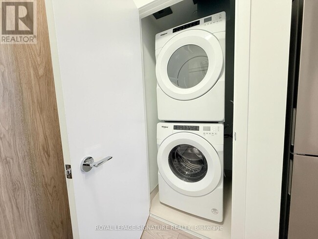 Photo - 1007 The Queensway Unité 923