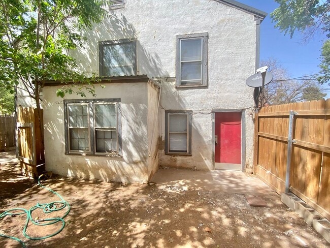 Building Photo - 2218 15th St Unit Rear #1 - B