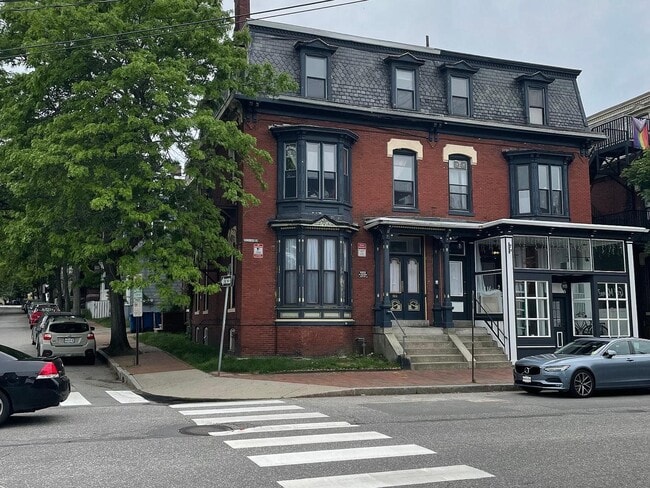 Building Photo - 760 Congress St Unit 1