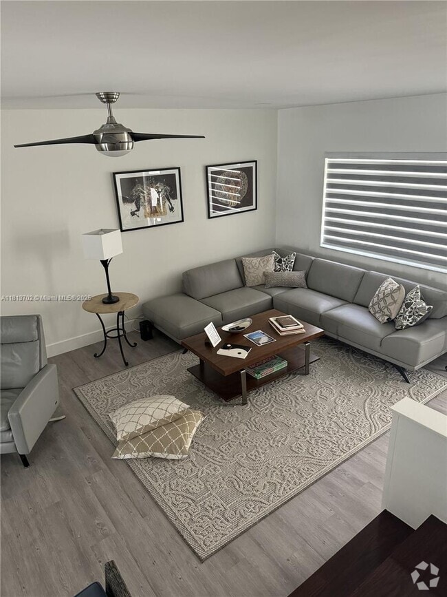 Building Photo - 8956 Collins Ave Rental