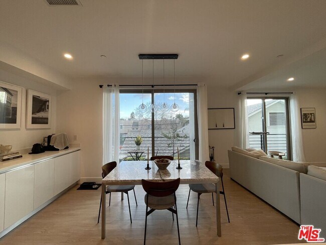 Photo - 1206 N Sycamore Ave Unit 4