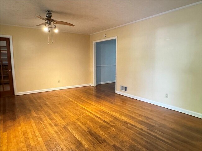 Photo - 222 Pineview Dr