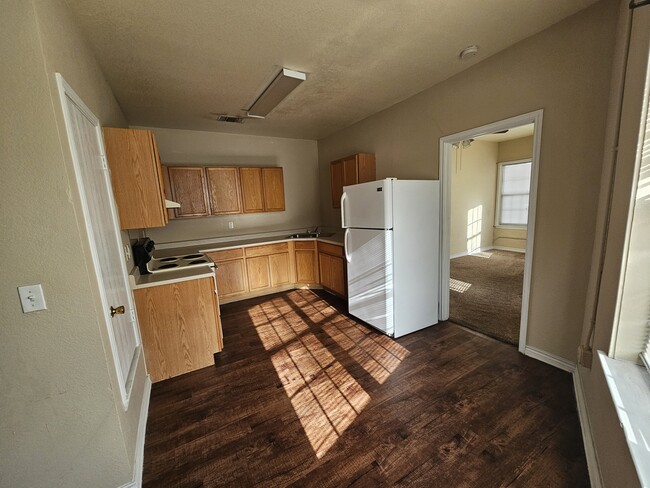 Photo - Harlandale Building