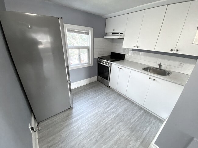 Photo - 485 Fennell Ave E Unit 3