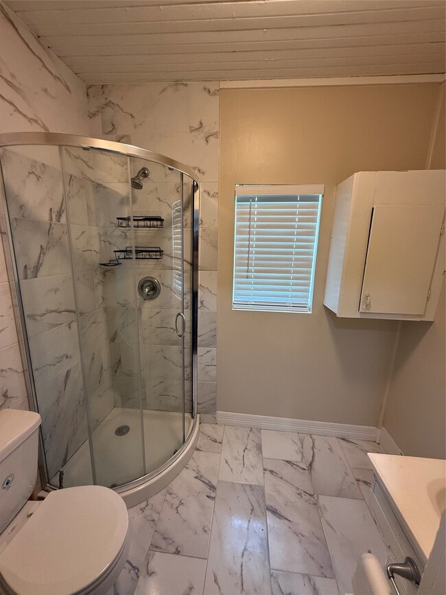 Photo - 108 W Dallas St