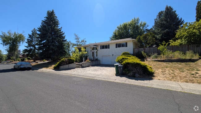 Building Photo - 1857 Conestoga St Rental