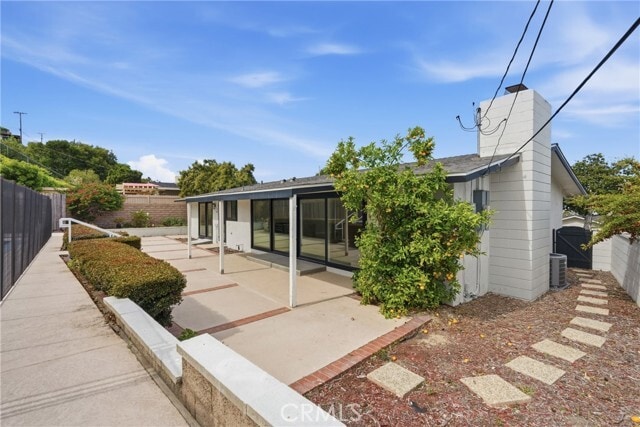 Building Photo - 5005 Willow Wood Rd