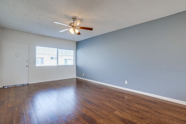 Photo - Apartment Building in Park Mesa Heights with Laundry On-Site and Parking