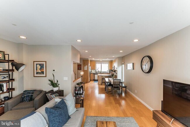 Photo - 211 Brown St