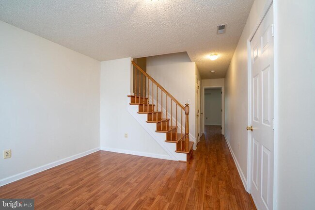 Photo - 21 Halstead Pl